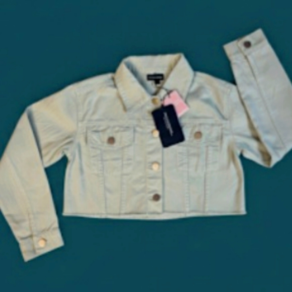 NWT, PrettyLittleThing Woman's Light Blue Jean Jacket. Size 2.